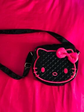 🖤 Hello Kitty Crossbody 🩷